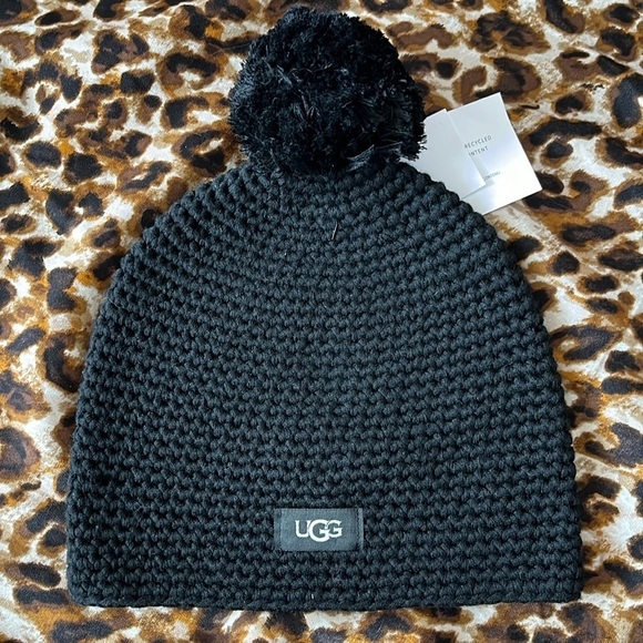 Brand New UGG Black Knit Pom-Pom Beanie Winter Hat Preppy Classic - Picture 12 of 13